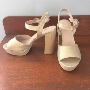 NWT Renvy Lamé Platform Block Heel Sandals Gold